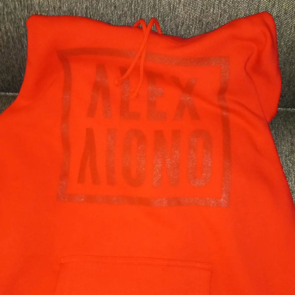 PRICE DROP🟥MEN RED HOODIE 🩸🟥 - Picture 6 of 11